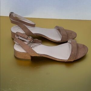 Chic Tan Sandals with Ankle Strap
